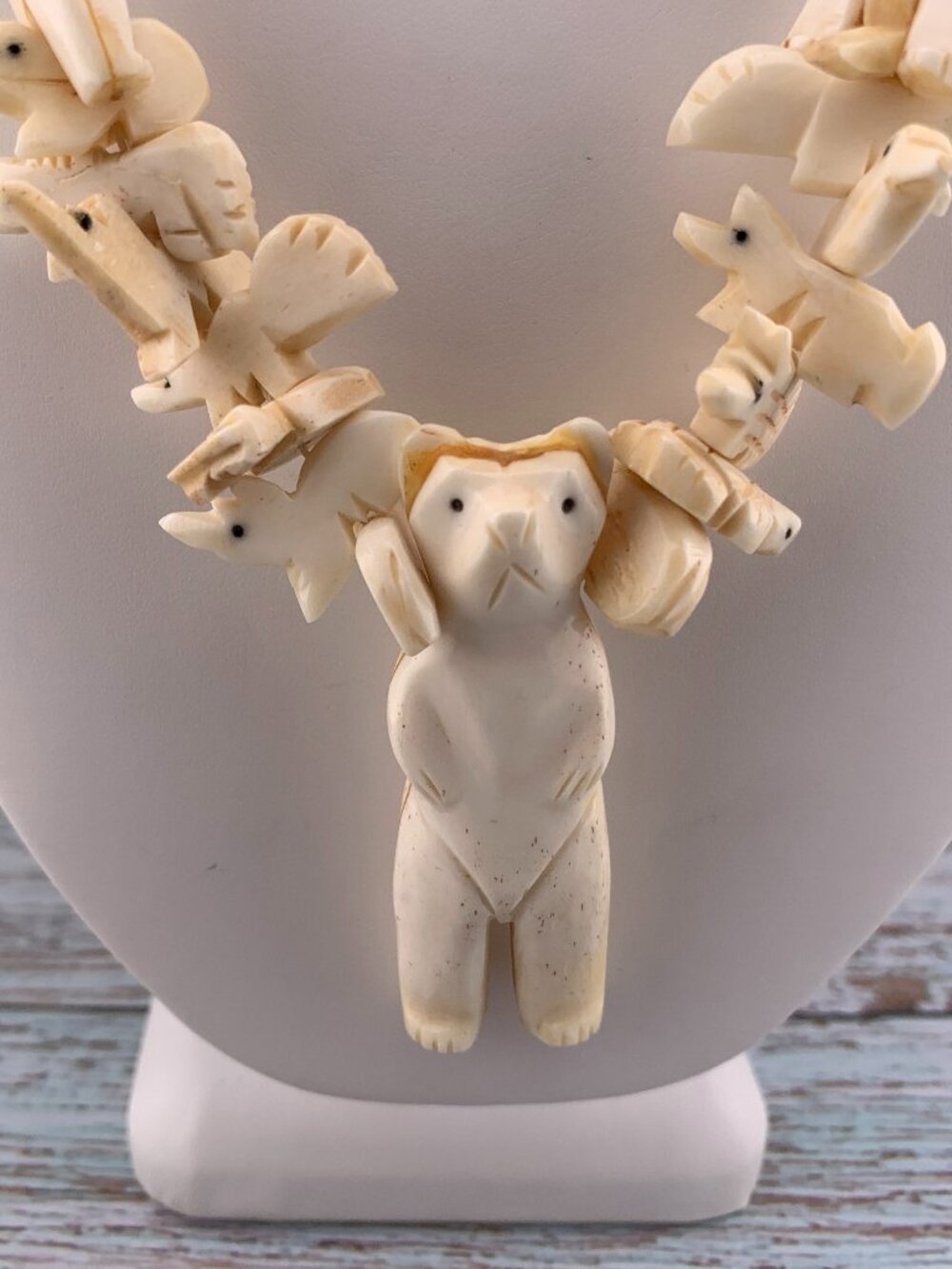 Hand Carved Bear Fetish Necklace Zuni Native American Style J1417 - Picture 2 of 15